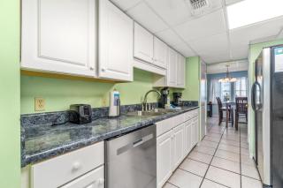 The Treehouse On the Bay - 3