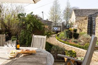 Little Maunditts Cottage - quiet location in charming Cotswold village - 2