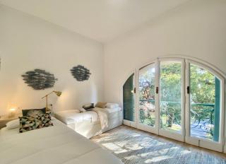 CasaViva-Stylish Trilo with AC-shared pool-parking - 6