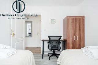 Dwellers Delight Living Ltd Serviced Accommodation Charming 3 Bedroom Flat, Chafford Hundred, Grays with Free Parking & Wifi - 1