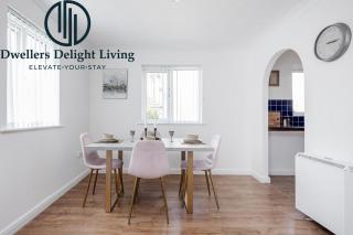 Dwellers Delight Living Ltd Serviced Accommodation Charming 3 Bedroom Flat, Chafford Hundred, Grays with Free Parking & Wifi - West Thurrock - 3