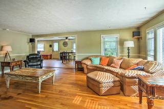 Walk to Beach Maine Home with Hot Tub and Deck! - Old Orchard Beach - 8