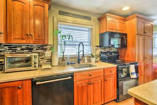 Walk to Beach Maine Home with Hot Tub and Deck! - Old Orchard Beach - 3