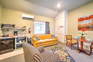 Welcoming Downtown Branson Cottage with Pool Access! - Branson - 6