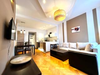 Charming Spacious Apartment - 9