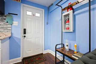 Beautiful 2 bedroom 1 bath Unit - 2