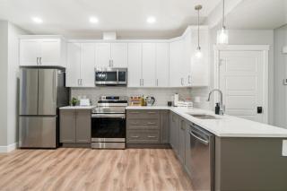 Stylish Home Base for Short or Long Stays - 3