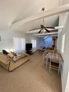 Peddlers Carriage house - 9