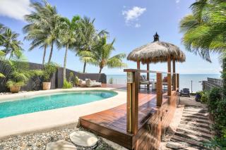 Mylara Beachfront Holiday Home - Holloways Beach - 3