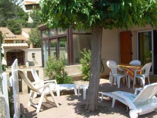 Charmant Pavillon Climatisé, 300m Plage, 2 Chambres + Mezzanine, Terrasse Sud, Parking, Proche Commerces - FR-1-229D-84 - Fleury - 0