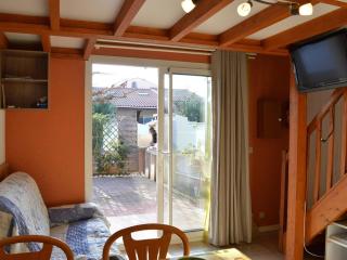 Charmant Pavillon Climatisé, 300m Plage, 2 Chambres + Mezzanine, Terrasse Sud, Parking, Proche Commerces - FR-1-229D-84 - Fleury - 3