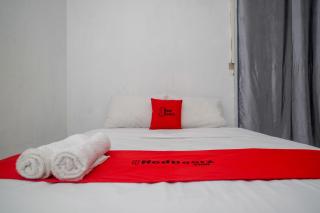 RedDoorz near De La Salle Manado - Manado - 8