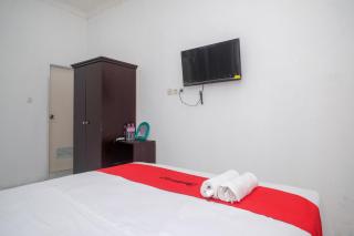 RedDoorz near De La Salle Manado - Manado - 5