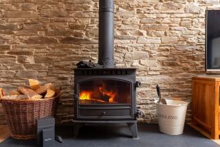 Corn Barn at East Trenean Farm -Luxury Cornish Barn Conversion sleeping 8 with hot tub, private garden, rural views and EV facilities - 2