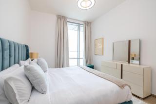 Noora Tower I Spacious 3BDR Apartment and maid room with Burj Khalifa View - Dubai - 1