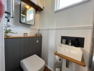 Poachers Hut at Keepers Cottage - Hot Tub & Pizza Oven - Trossachs - Port of Menteith - 9
