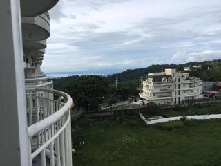 Condo with Free Swimming Pool & Viewing Deck - Tagaytay - 6