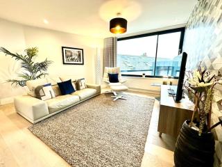 Sea View Ultra Modern 2 bedroom Apartment - 1 Min Walk to the Best Beach! - Great Location - FREE Parking - Fast WiFi - Smart TV - sleeps up to 4! Close to Purbeck, Corfe Castle, Sandbanks, Poole & Bournemouth - 0