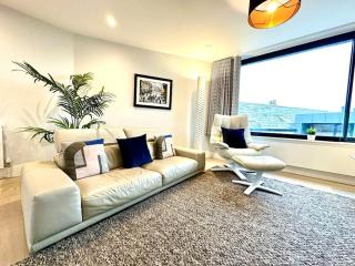 Sea View Ultra Modern 2 bedroom Apartment - 1 Min Walk to the Best Beach! - Great Location - FREE Parking - Fast WiFi - Smart TV - sleeps up to 4! Close to Purbeck, Corfe Castle, Sandbanks, Poole & Bournemouth - 6