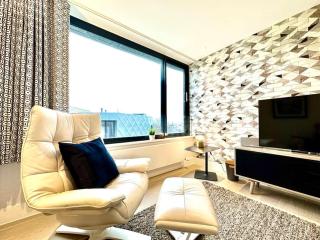 Sea View Ultra Modern 2 bedroom Apartment - 1 Min Walk to the Best Beach! - Great Location - FREE Parking - Fast WiFi - Smart TV - sleeps up to 4! Close to Purbeck, Corfe Castle, Sandbanks, Poole & Bournemouth - 5