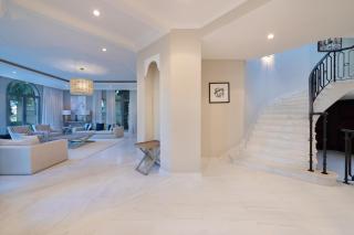 Maison Privee - Private Pool & Beach Access Villa with Cinematic Vws - Dubai - 3