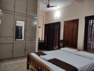 Sreevalsam Guest House - 4