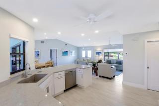 Pet-friendly waterfront home on key lot with view - 2