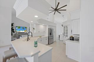 Waterfront oasis with pool, kayaks and steps to beach - 5