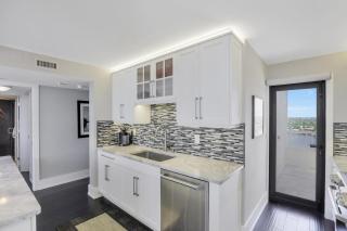 South Seas Tower 4-1506 - 7