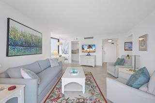 Beachfront condo with pool, tennis and fitness center - 7
