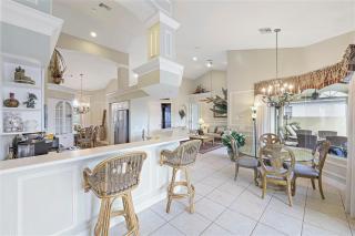 Large waterfront home with all-day sun on pool - 4