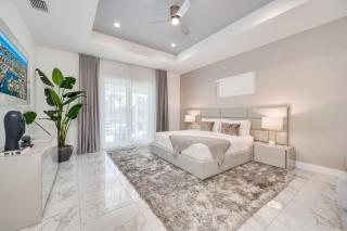 2017 built waterfront home w/ heated pool, hot tub & two master suites - Marco Island - 3