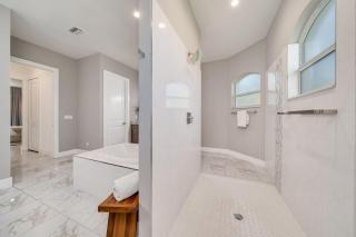 2017 built waterfront home w/ heated pool, hot tub & two master suites - Marco Island - 1