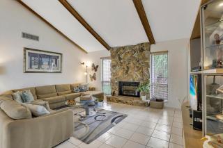 Waterfront home on key lot with pool/view of river - 8