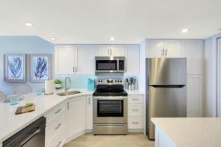 Charming beachfront condo with pool, spa and views - 7