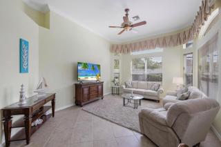 Traditional inland home with pool/spa/steps to shops - 1