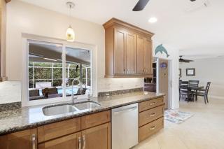 Centrally located pet-friendly home with spa and pool - 2