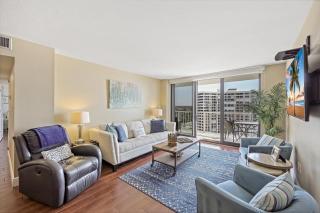 Relaxing beachfront condo with pool and ocean views - 8