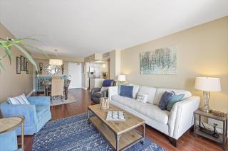 Relaxing beachfront condo with pool and ocean views - 7