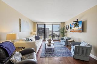 Relaxing beachfront condo with pool and ocean views - 6