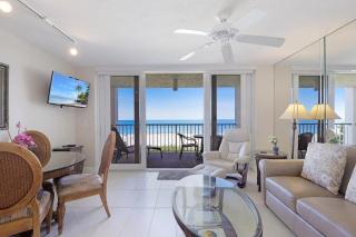 Luxurious beachfront condo with glorious ocean views - 9