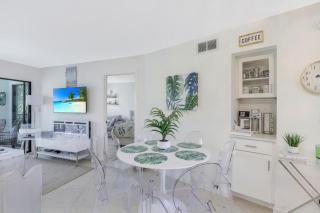 Beautiful condo with pools, spas, tennis and dining - 4