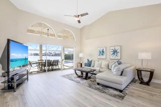 Waterfront home with spectacular view, pool and spa - 6