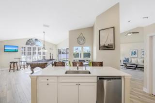 Waterfront home with spectacular view, pool and spa - 3