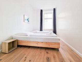 Tolstov Apartments - 1 or 4 Room Apartments - 15 Min to Messe DUS - 10 Min Old Town DUS - 2