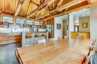 Fidalgo Island Waterfront Stunner - 7