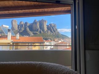 Rock State View - Unique Overlooking Meteora Flat - 7