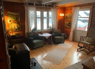 100 Years Old Norwegian Log House in Tromsø - 9