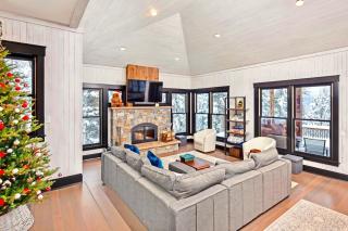 Whispering Pines Chalet - 0