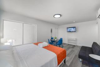 Beachfront Getaway Studio with Parking - M21 - Hollywood - 8